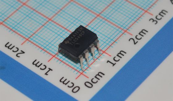 TLC549CP 8-битный ADC 40kps 4MHz Часы Одно питание 3-6V DIP-8 ±0.5LSB INL Низкая мощность <15mW -40°C до +85°C