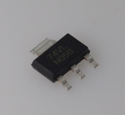 LM1117IMPX-3.3 3.3V Фиксированный выход 800mA LDO регулятор Низкий отказ (1.2V) Высокая точность (±2%) Тепловая и токовая защита SOT-223 Пакет Стабильный с керамическими конденсаторами