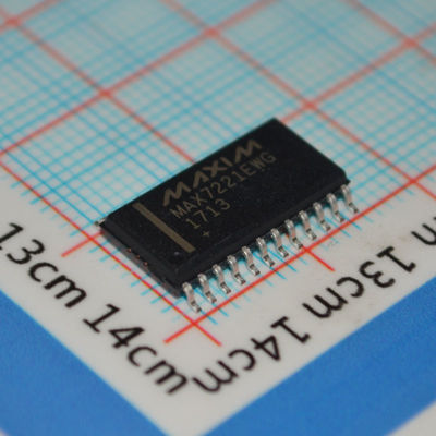 MAX7221EWG+T 8-значный драйвер светодиодного дисплея с интерфейсом SPI 10MHz Серийная скорость передачи данных 2.7V-5.5V Операция Индивидуальное управление светодиодным приводом и 24-контактный широкий пакет SOIC