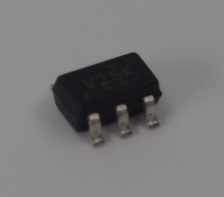 SN74CBTLV1G125DBVR 1-канальный переключатель низкого напряжения <5Ω Сопротивление в режиме действия 3.3V/2.5V Операция 0-5V Уровень перевода Ультранизкая мощность 10 нс Скорость SOT-23-5 Пакет позволяет горячее вставление