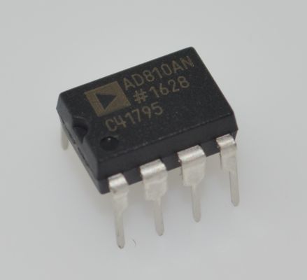 AD810ANZ Высокоскоростной операционный усилитель с обратной связью по току 300 МГц, скорость нарастания 2000 В/мкс, низкая погрешность дифференциального усиления/фазы 0,02%/0,02°, стабилен при больших емкостных нагрузках для профессиональных видео- и радиочастотных систем