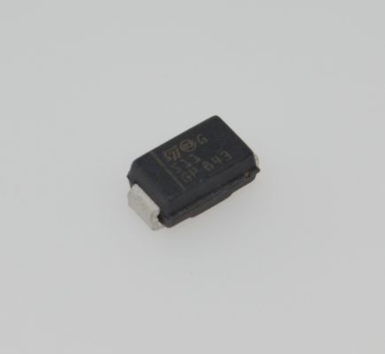 STPS1H100A 1A 100V Силовой диод Шоттки с очень низким прямым напряжением, высокой перегрузочной способностью по току, квалифицирован по AEC-Q101, без галогенов, защита от электростатического разряда, рабочая температура -65 to 175°C, корпус SOD-123FL