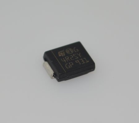 Сверхбыстрый 75нс STTH4R02SY 4A 200В силовой выпрямитель, очень низкое Vf и Qrr, работа при высоких температурах, соответствие AEC-Q101, безгалогенный, ESD-защищенный, прочный корпус DPAK