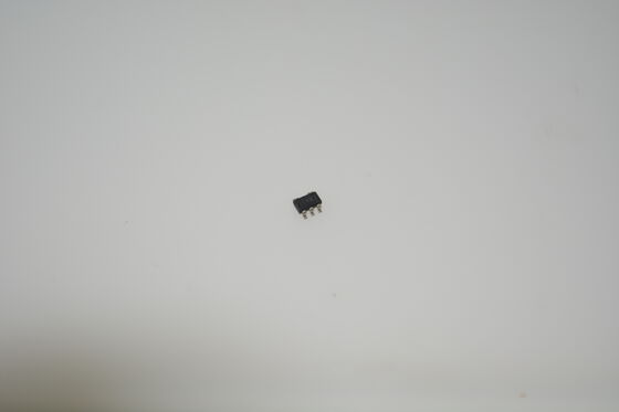 TLV6001IDBVR Операционный усилитель Rail-to-Rail от 1,8 В до 5,5 В, низкое энергопотребление 10 мкА, GBW 1 кГц, микро-корпус SOT-23 для датчиков с батарейным питанием и портативных устройств