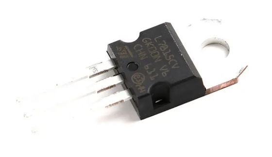 L7815CV-DG 15V 1.5A Линейный регулятор TO-220 Защита от теплового/короткого замыкания ±4% Точность от -40°C до +125°C