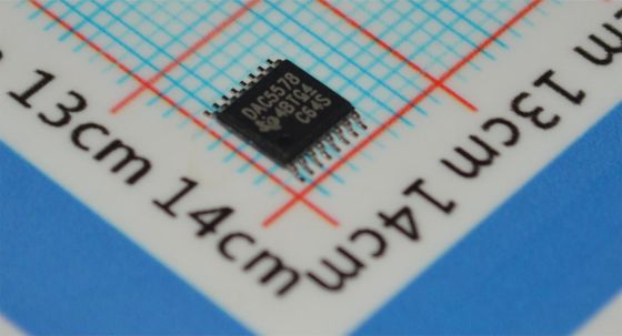 DAC5578SPWR 8-Ch 8-битный DAC I2C Интерфейс 2.7-5.5V, низкая мощность 0.4mA, ±1LSB INL TSSOP-16 -40°C до +105°C