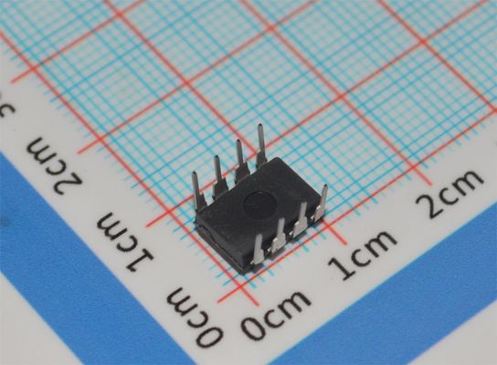 LP2951CN 5V/ADJ 150mA LDO регулятор 3V-30V Ввод ±0,5% Точность TO-220/DIP-8 -40°C до +125°C Низкий тихий ток