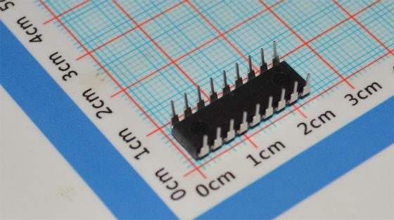 PIC16F54-I/P 8-разрядный RISC MCU 20 МГц 512x12 Flash 25B RAM 12 I/O DIP-18 2-5.5 В -40°C~125°C Низкое энергопотребление <2 мА