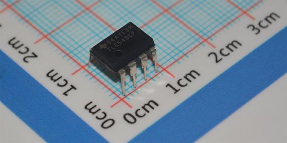 TLC549CP 8-битный ADC 40kps 4MHz Часы Одно питание 3-6V DIP-8 ±0.5LSB INL Низкая мощность <15mW -40°C до +85°C