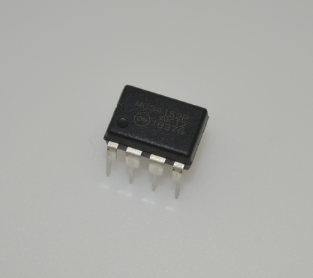 MC34152PG Драйвер для двух MOSFET транзисторов, пиковый ток 1.5A, питание 12В-18В, время нарастания/спада 50нс, DIP-8, -40°C до +85°C
