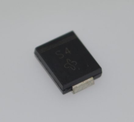 1N5819 Диод Шоттки 1A/40V, низкое прямое напряжение (0.6V), быстрое переключение, высокая эффективность, низкие потери мощности, корпус DO-41, диапазон температур -65°C до +125°C. Идеально подходит для защиты от полярности и DC-DC преобразователей.