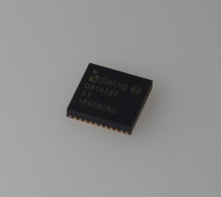 DA14580-01AT2 Bluetooth 5.0 SoC со сверхнизким энергопотреблением, размером 2,5x2,5 мм, ARM Cortex-M0, длительным сроком службы батареи, безопасностью, поддержкой нескольких протоколов и доступным дизайном для IoT