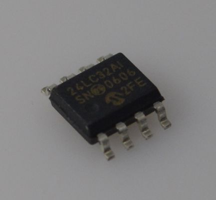24LC32A-I/SN 32K I2C EEPROM, скорость 400 кГц, 1M циклов записи, диапазон 2.5-5.5 В, страница 64 байта, промышленный класс, низкое энергопотребление, соответствие RoHS, компактный корпус SOIC-8