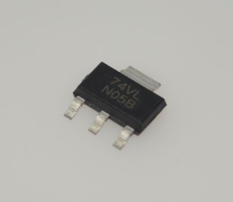LM1117IMPX-3.3 3.3V Фиксированный выход 800mA LDO регулятор Низкий отказ (1.2V) Высокая точность (±2%) Тепловая и токовая защита SOT-223 Пакет Стабильный с керамическими конденсаторами