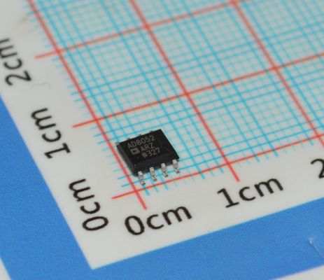 AD8052AR Высокоскоростной 300 МГц операционный усилитель, низкий уровень шума 4,5 нВ/√Гц, работа от 5 В, выход Rail-to-Rail, низкие искажения и выходной ток 160 мА для видео/буферов АЦП