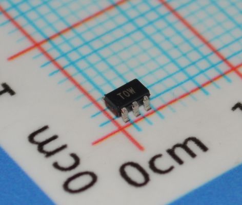 ADT6501SRJZP085RL7 Точность 85°C Переключатель температуры ±0,5°C Точность 2,7V-5,5V Поставка 6μA Сверхнизкая мощность Открытый вывод SOT-23 Пакет для IoT / портативных устройств