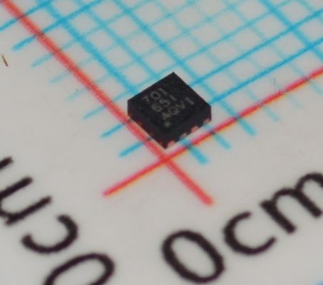 BQ294701DSGR - Защита литий-ионных аккумуляторов с обнаружением перенапряжения/пониженного напряжения 2 элемента, ток 1 мкА, диапазон 3,6 В - 10 В, время отклика 1 мс, тепловое отключение и корпус DSBGA