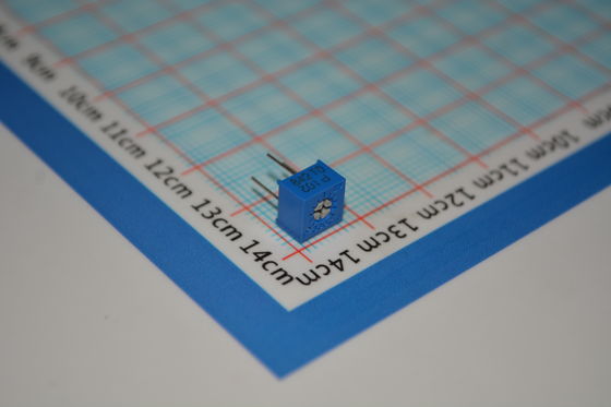 3362P-1-102LF Тримпот 1kΩ 10-оборотный точный потенциометр ±10% Толерантность через отверстие Монтаж Сермет элемент Надежная регулируемость Идеально подходит для калибровки и настройки цепей