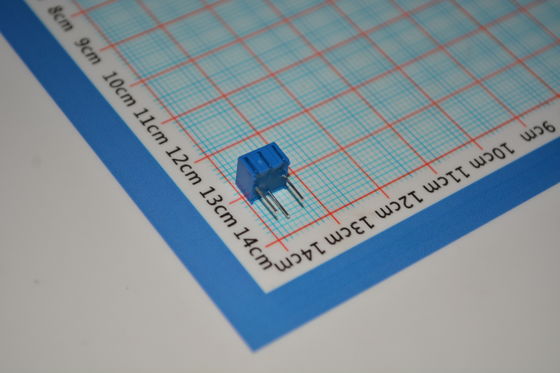 3362P-1-102LF Тримпот 1kΩ 10-оборотный точный потенциометр ±10% Толерантность через отверстие Монтаж Сермет элемент Надежная регулируемость Идеально подходит для калибровки и настройки цепей