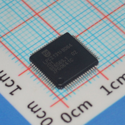 LPC2131FBD64/01,15 ARM7 MCU 32-битный RISC Core 64KB Flash 16KB RAM 60MHz Скорость USB 2.0 2x UART 64-LQFP -40°C до +85°C Промышленный класс