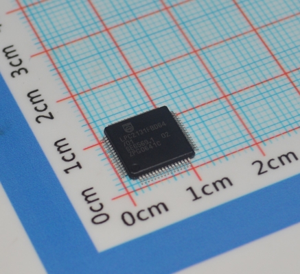 LPC2131FBD64/01,15 ARM7 MCU 32-битный RISC Core 64KB Flash 16KB RAM 60MHz Скорость USB 2.0 2x UART 64-LQFP -40°C до +85°C Промышленный класс