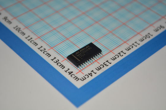MAX7221EWG+T 8-значный драйвер светодиодного дисплея с интерфейсом SPI 10MHz Серийная скорость передачи данных 2.7V-5.5V Операция Индивидуальное управление светодиодным приводом и 24-контактный широкий пакет SOIC