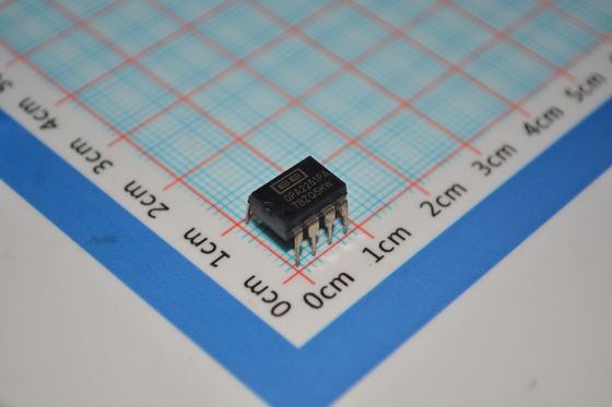 OPA2251PA Прецизионный сдвоенный операционный усилитель с полосой пропускания 10 МГц, низким дрейфом 0,5 мкВ/°C, шумом 1,1 мкВpp, выходом Rail-to-Rail, питанием ±2,25 В to ±18 В и корпусом DIP-8