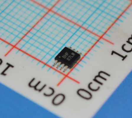 Ультранизкий уровень шума высокая точность нулевой дрейф OPA2335AIDGKR - миниатюрный низкомощный железнодорожный I / O Op Amp с широким диапазоном питания и надежной защитой ESD