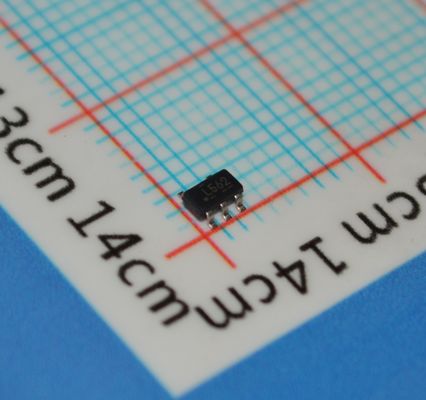 TPS560200DBVR 3,3 В 0,6 А Синхронный понижающий преобразователь с КПД 95% Входное напряжение 4,5-17 В Частота 1,2 МГц Эко-режим Внутренняя компенсация Мягкий запуск и тепловая защита в корпусе SOT-23