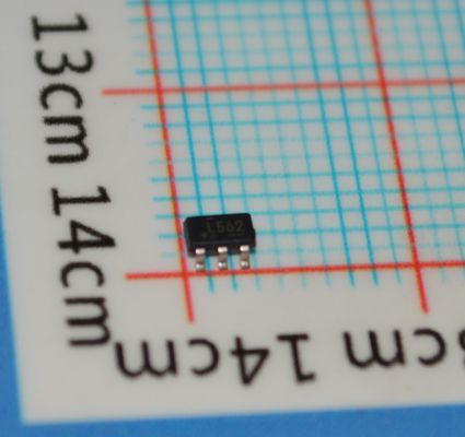 TPS560200DBVR 3,3 В 0,6 А Синхронный понижающий преобразователь с КПД 95% Входное напряжение 4,5-17 В Частота 1,2 МГц Эко-режим Внутренняя компенсация Мягкий запуск и тепловая защита в корпусе SOT-23