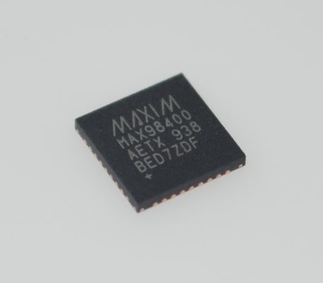 MAX98400A Усилитель класса D с выходной мощностью 20 Вт, КПД 92%, управлением I2C, встроенным повышающим преобразователем, запуском за 8 мс, полной защитой и шумом 6,5 мкВ для портативного аудио премиум-класса