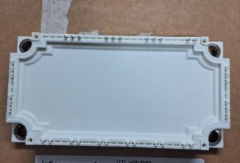 FS150R12KT4 1200V 150A Шесть модулей IGBT низкий VCE (sat) высокая эффективность 10μs короткое замыкание прочность интегрированный NTC компактный EconoPACK + дизайн низкие потери переключения идеально подходит для приводов и UPS