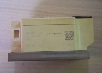 SKKE600/16 1600В 600А Одиночный диодный модуль Ультранизкое прямое падение напряжения 1.5В Высокий импульсный ток 22кА SEMIPACK4 Изолированное основание Отличная теплопередача Высокая надежность Сертификация UL для выпрямителей и сварочного оборудования