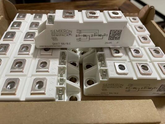 SKKT106/16E 1600V 106A Двухтиристорный модуль Низкое прямое падение напряжения 1.35В Импульсный ток 2.4кА Керамическое основание AlN Контактное давление SEMIPACK1 Изолированный Сертификат UL для устройств плавного пуска и приводов