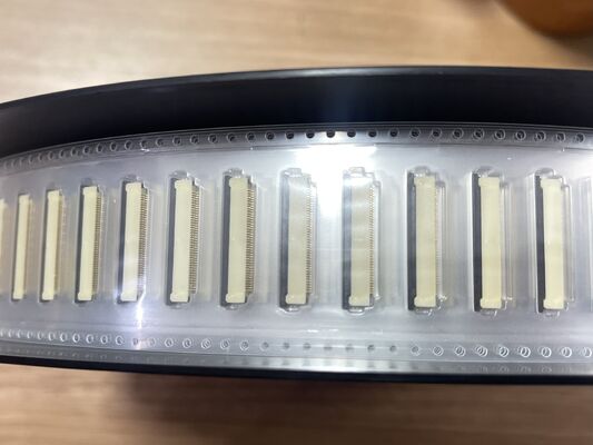 62684-401100ALF FFC/FPC Connector 40 Position 0.5mm Pitch ZIF Type Flip-Lock Actuator Surface Mount Horizontal Orientation 0.5A 50V Ideal for Consumer Electronics and Displays