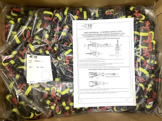 282087-1 4-позиционный разъем для проводов к плате с шагом 2,5 мм, обжимной корпус, фрикционный замок, крепление на панель, поляризованный, рейтинг UL 94V-0 4,5 А для распределения питания и промышленного применения