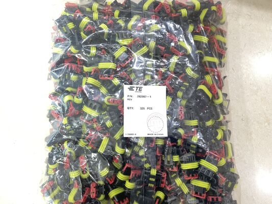 282087-1 4-позиционный разъем для проводов к плате с шагом 2,5 мм, обжимной корпус, фрикционный замок, крепление на панель, поляризованный, рейтинг UL 94V-0 4,5 А для распределения питания и промышленного применения