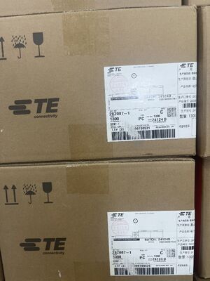 282087-1 4-позиционный разъем для проводов к плате с шагом 2,5 мм, обжимной корпус, фрикционный замок, крепление на панель, поляризованный, рейтинг UL 94V-0 4,5 А для распределения питания и промышленного применения