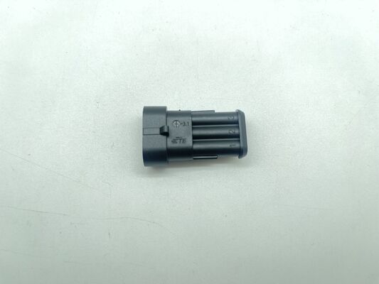 282105-1 3 Положение 5,0 мм проходная прямая к панели заголовка вертикальная через отверстие обтянутое фрикционное блокировка поляризованный 9A рейтинг для источников питания и промышленного управления