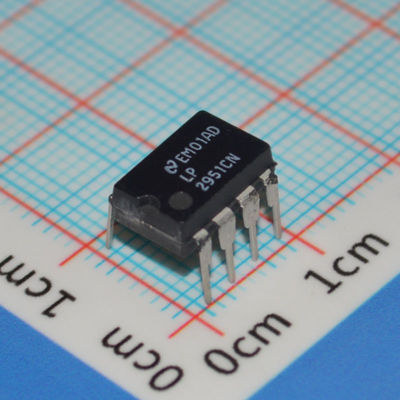 LP2951CN 5V/ADJ 150mA LDO регулятор 3V-30V Ввод ±0,5% Точность TO-220/DIP-8 -40°C до +125°C Низкий тихий ток